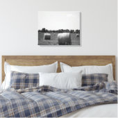 Black & White Hay Rolls, verspreid over een Boerde Canvas Afdruk (Insitu (Slaapkamer))