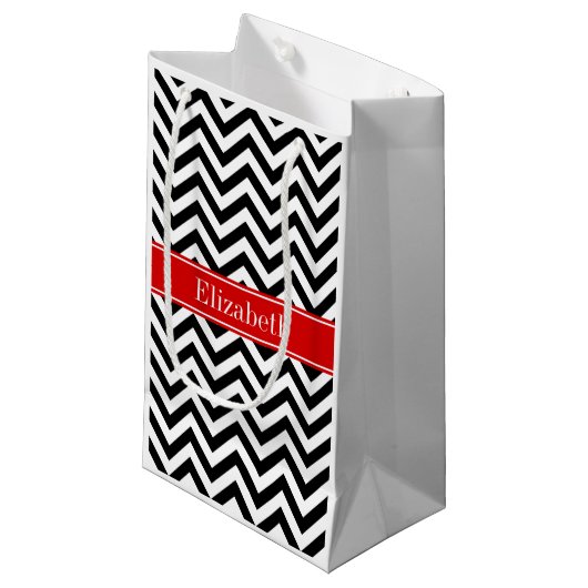Black White LG Chevron Red Name Monogram Klein Cadeauzakje (Voorkant Gekanteld)