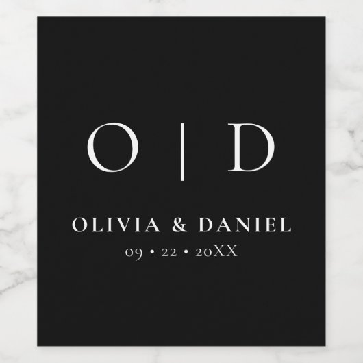 Black White Monogram Minimalist Weddenschap Wijn Etiket (Enkel label)