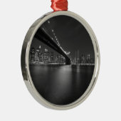 Black White New York City Skyline Metalen Ornament (Rechts)
