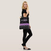 Black White Paars Monogram Script Polka Dots Draagtas (Op model)