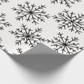 Black & White Snowflake Pattern Wrapping Paper  Cadeaupapier (Hoek)
