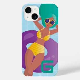 Black Woman in Lounge in Pool, Uw Initiaal Case-Mate iPhone 14 Hoesje