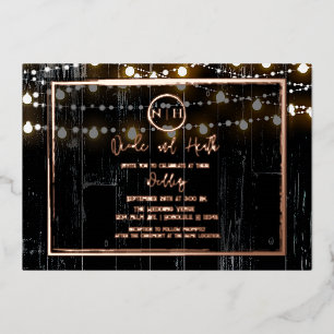 Black Wood & String Lights Elegant Rustic Wedding Folie Uitnodiging