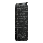 Blackboard met wetenschappelijke formules en  thermosbeker (Gedraaid links)