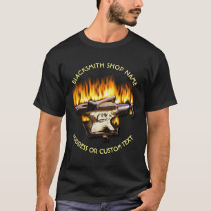 Blacksmith Shop met aambeeld en hamer in brand T-shirt