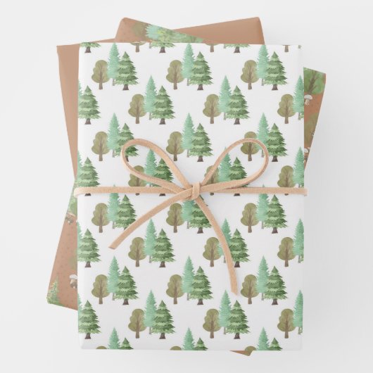 Blad van groenbossen met paddenstoelen met onmidde inpakpapier vel (In situ)