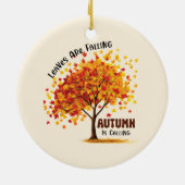 Bladeren vallen, de herfst roept – gezellige Herfs Keramisch Ornament (Achterkant)