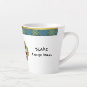 Blake Irish Shield & Tartan gepersonaliseerd Latte Mok (Rechts)