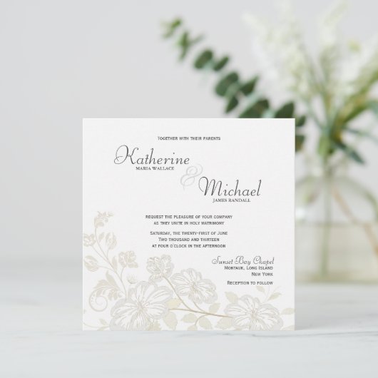 Blanc aux invitations florales blanches de mariage (Debout devant)
