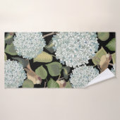 Blanc, bleu clair Hortensia avec feuilles verts et (Serviette de bain)