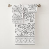 Blanc classique avec des parfums gris serviette (En situation)