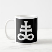 Blanc de double sur la tasse noire de symbole de (Gauche)