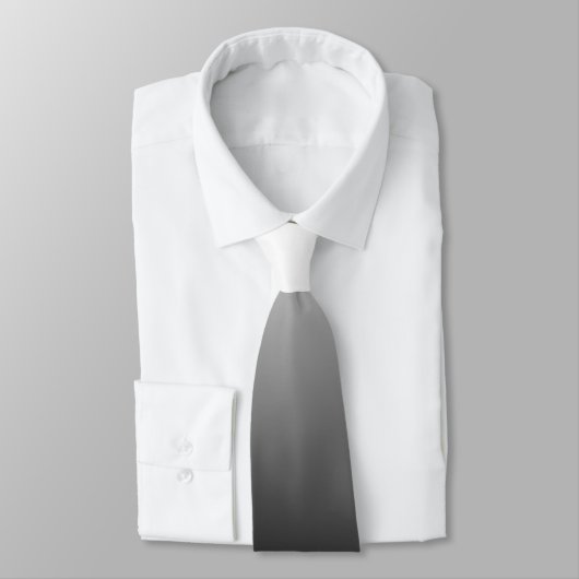 Blanc pour noircir la cravate de gradient (Attaché)