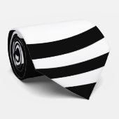 Blanc sur Cravate noire (Roulé)