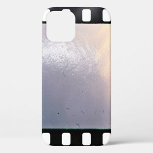 Blanco 35 mm lijst of strip op witte achtergrond iPhone 12 hoesje