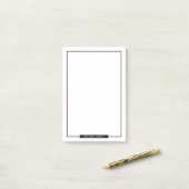 Blanco zwart en wit met aangepaste naam post-it® notes (Op bureau)