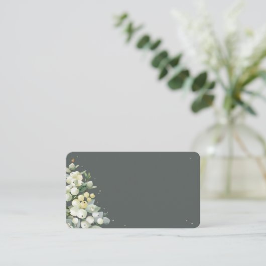 Blank Grijs Groen Snowberry + Eucalyptus Bruiloft Plaatskaartje (Staand voorkant)