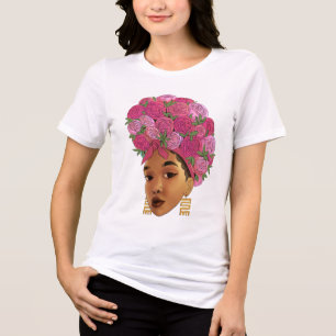 Blasian Meisje Roze Bloemen in Haar T-Shirt