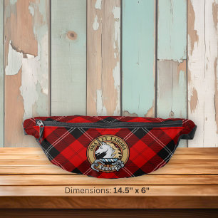 Blason du Clan Ramsay sur tartan rouge