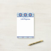 Blauw aangepaste geometrische patroonnavigatie na post-it® notes (Op bureau)