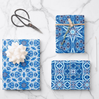 Blauw besneeuwd, winterse bloemen en sterpatroon inpakpapier vel