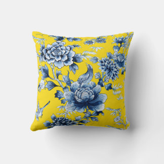 Blauw Bloemen Luxe Print op Geel Sierkussen