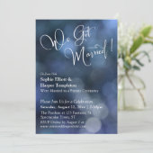 Blauw Bokeh Licht & "We zijn getrouwd" Typografie Kaart (Staand voorkant)
