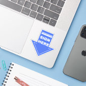 Blauw bord hier pijl sticker (Laptop met iPhone)