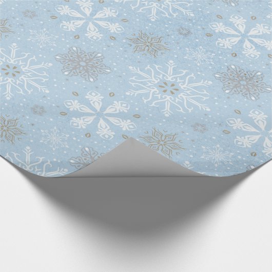 blauw cadeautje met witte kerstsnowschilfers cadeaupapier (Hoek)