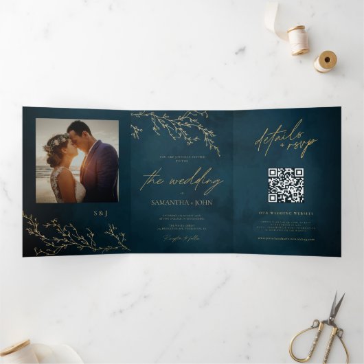 Blauw en Goud Botanisch Elegant Trouwen Drieluik Uitnodiging (Binnen)