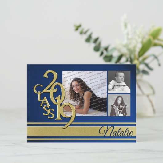 Blauw en Gouden Varsity 2019 Afstuderen Drie Foto Kaart (Staand voorkant)