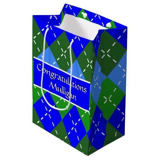 Blauw en Groen Argyle Wit Stitching Gepersonalisee Medium Cadeauzakje (Voorkant Gekanteld)