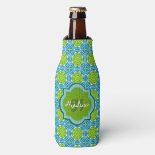 Blauw en Groen Monogram Mandala Patroon Flesjeskoeler (Fles Voorkant)