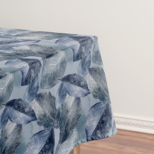 Blauw en marine bladeren alleen op blauwe achtergr tafelkleed (Voorbeeld)