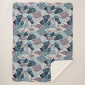 Blauw en Mauve Terrazzo Abstract Design Sherpa Deken (Voorkant)
