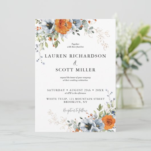 Blauw en oranje bloemige trouwuitnodiging kaart (Staand voorkant)