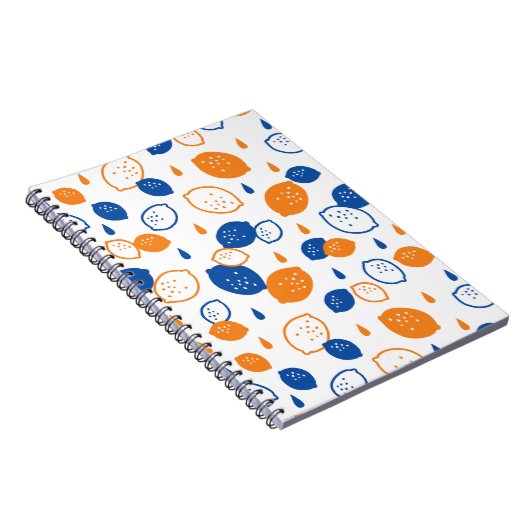 Blauw en Oranje citroenpatroon Speels fruitthema Notitieboek (Rechterzijde)
