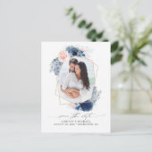 Blauw en roze bloemen opslaan de datum foto aankondigingskaart (Staand voorkant)