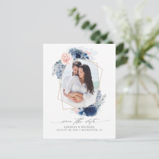 Blauw en roze bloemen opslaan de datum foto aankondigingskaart (Staand voorkant)