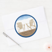 Blauw en Tan Adirondack Stoelen | Bruiloft Ronde Sticker (Envelop)