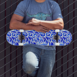 Blauw en wit Abstract Curly-ontwerppatroon Skateboard