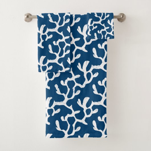 Blauw en wit Abstract koraal, herstellend patroon Bad Handdoek (Insitu)