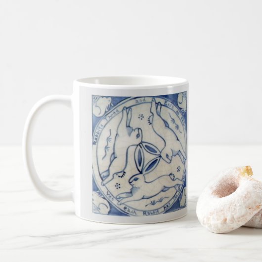Blauw en wit drie hares konijnen symbool koffiemok (Met donut)