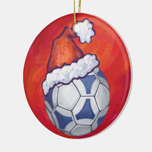 Blauw en wit feestelijk Voetbal op rood Keramisch Ornament (Links)