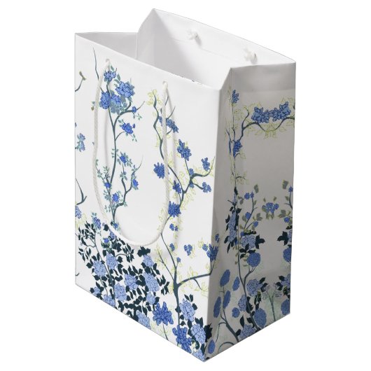 Blauw en wit Floral Gift Bag Medium Cadeauzakje (Achterkant Gekanteld)