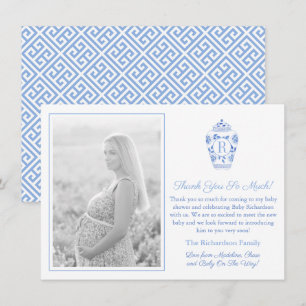Blauw en wit monogram babyshower foto bedankkaart