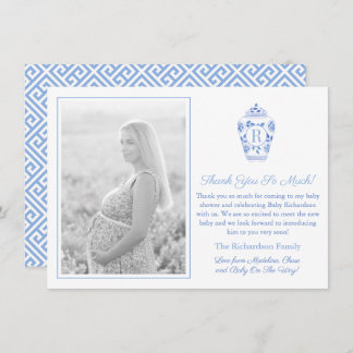 Blauw en wit monogram babyshower foto bedankkaart