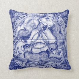  blauw en wit rondlopend hare konijn Trio Folk Kussen