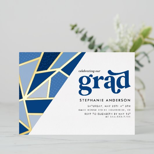 Blauw Geometrisch Goud Modern Graduation Party Folie Uitnodiging (Staand Voorkant)